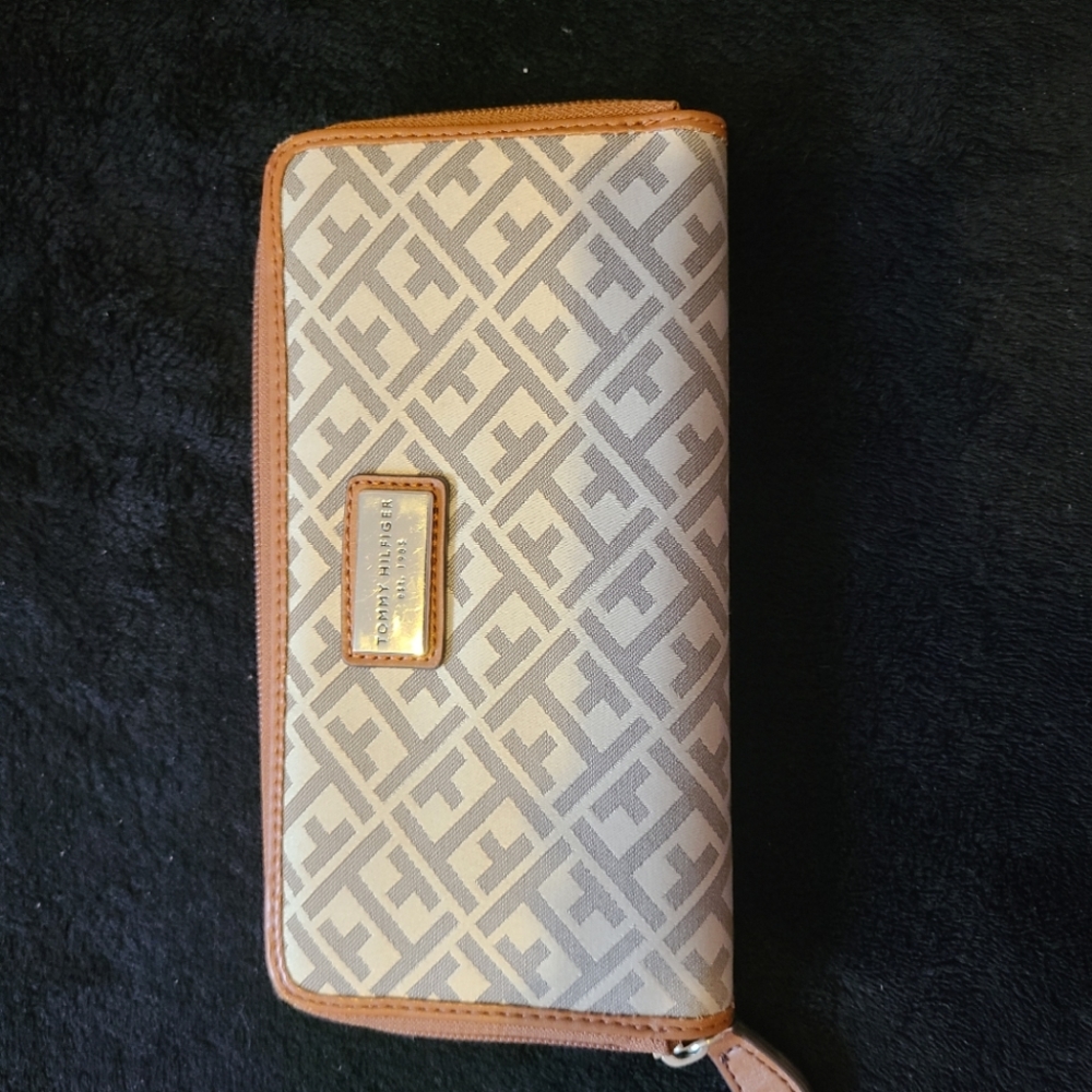 Tommy Hilfiger Wallet - Picture 1 of 5